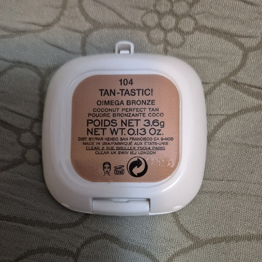 Marc Jacobs Sleek White Compact - Picture 5 of 7